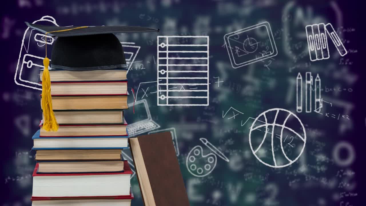 数字合成毕业帽上的书堆对抗学校图标和数学等号视频下载