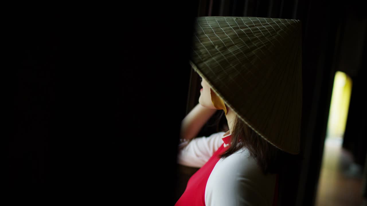 越南湄公河三角洲村庄里的越南女孩视频素材