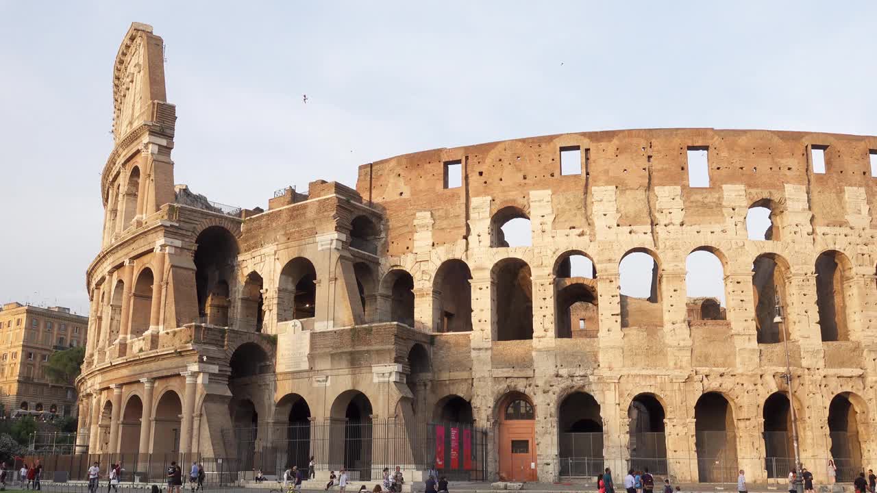 意大利著名景点罗马斗兽场。意大利首都的古代圆形剧场视频下载