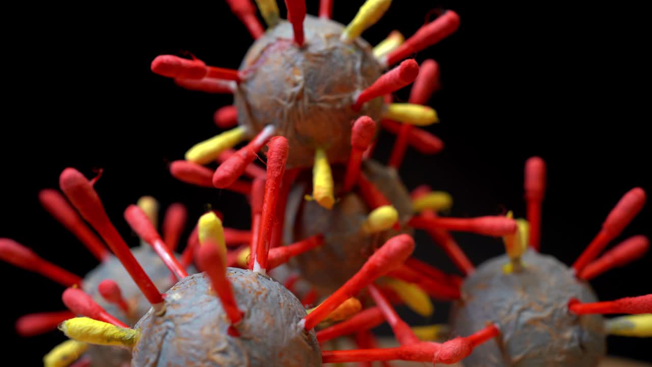 黑色背景上的冠状病毒。概念医学流行病病毒学视频下载
