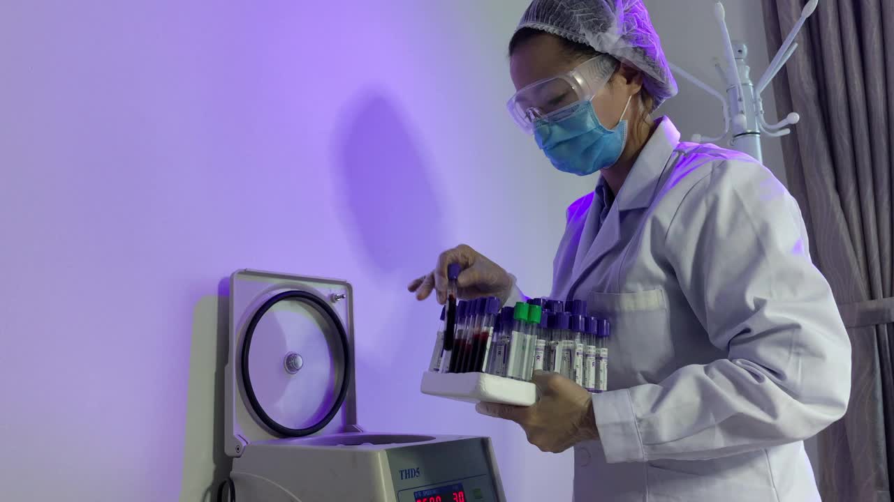 亚洲华人护士做prp治疗和血小板丰富的血浆治疗使用离心机保存血液采集管视频下载
