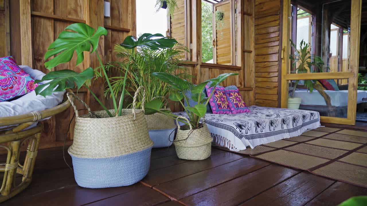 传统的泰国日间床室内区域有植物视频下载