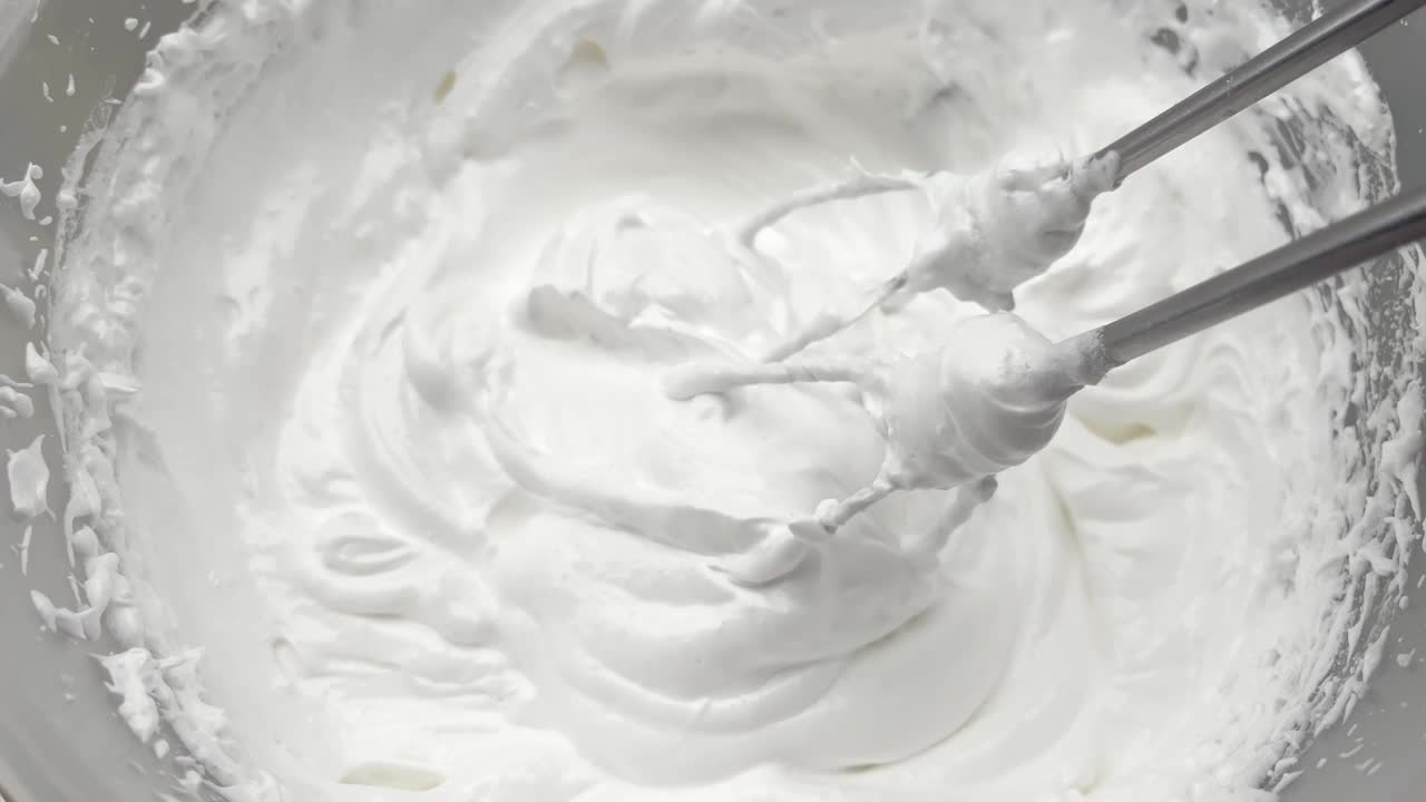 鲜奶油和搅拌机视频下载