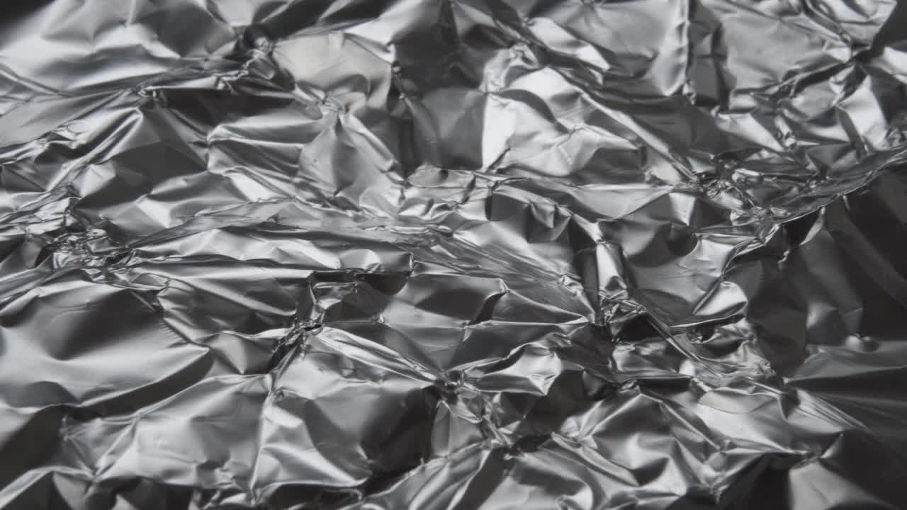 皱巴巴的包装厨房铝箔有皱纹视频下载