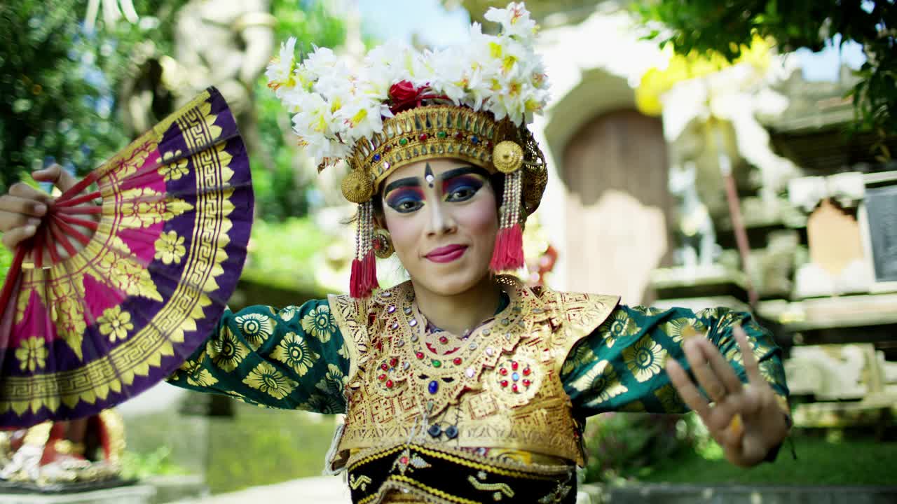 巴厘女性表演印尼传统手指舞视频下载