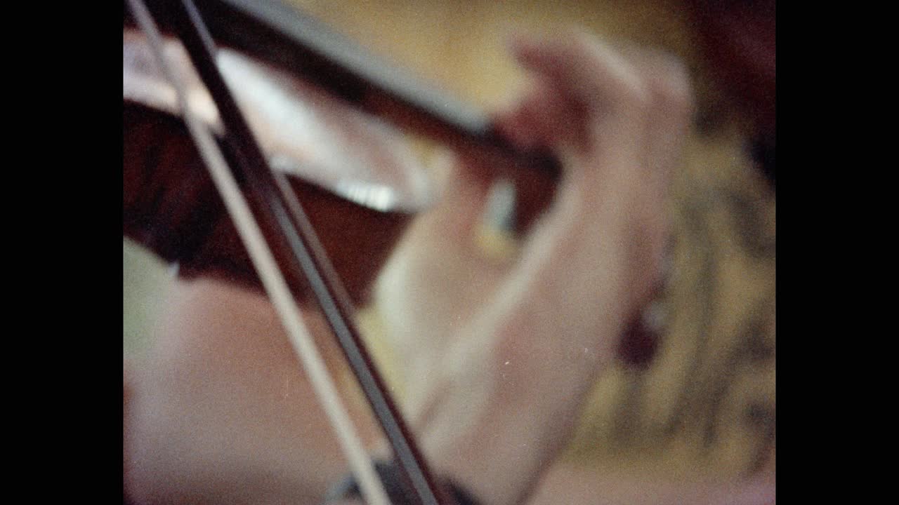音乐家演奏小提琴的特写镜头，缅因州，美国视频素材