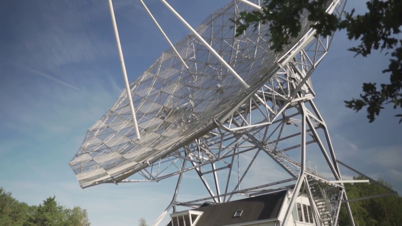 研究太空的巨型望远镜视频下载