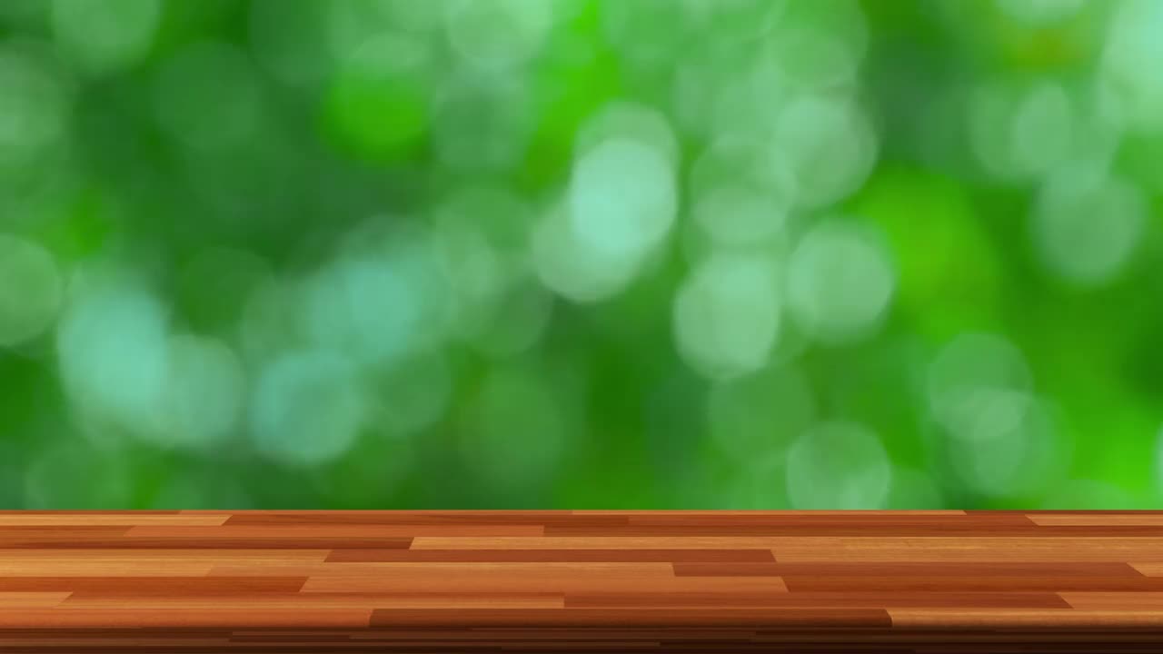 空木凳台裙台桌产品纹理以模糊的散景绿树叶运动由风图案纹理自然背景视频下载
