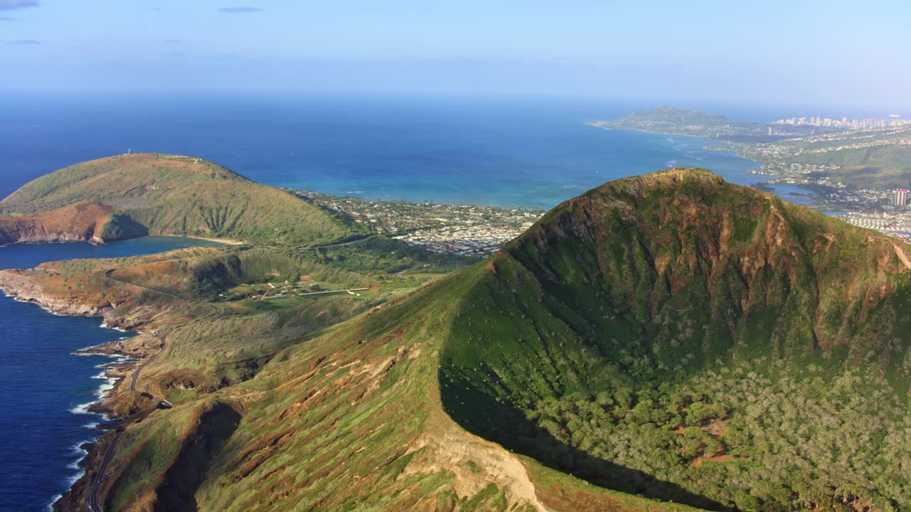 空中的科科头，瓦胡岛和夏威夷凯在背景视频素材