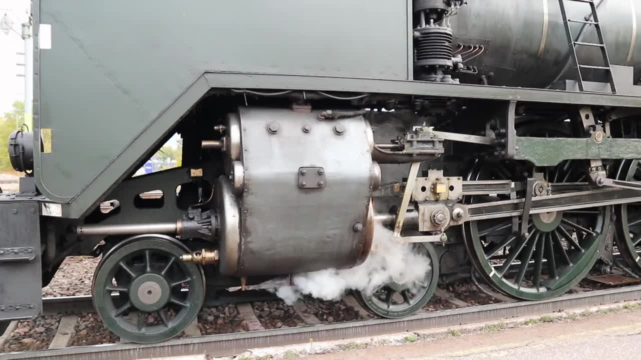 老式蒸汽机机车细节视频下载