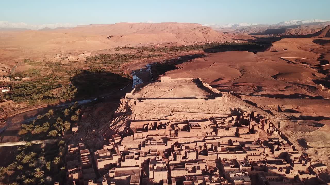 Kasbah Ait Ben Haddou在摩洛哥的鸟瞰图视频下载