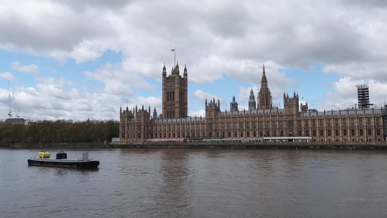 伦敦，国会大厦，泰晤士河和威斯敏斯特大桥视频下载