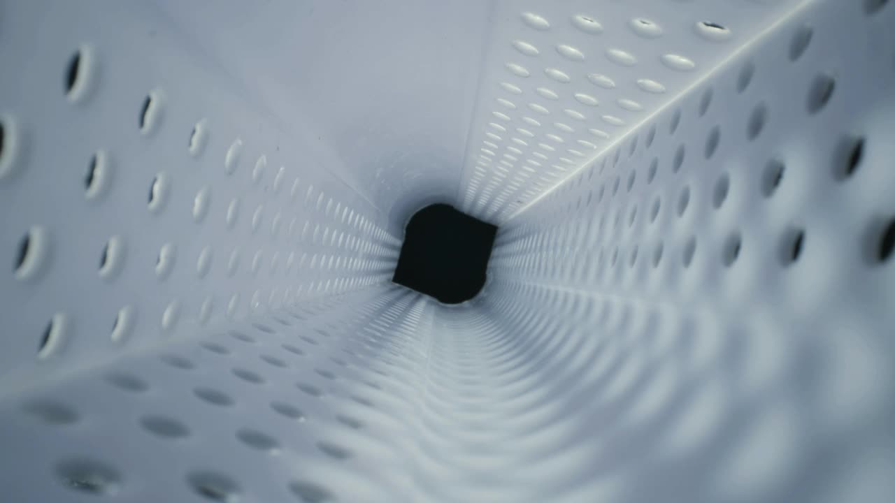 穿越白色的宇宙飞船隧道通道走廊，2个单独的剪辑视频下载