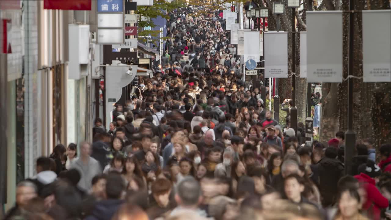 日本东京的购物街上挤满了人视频下载