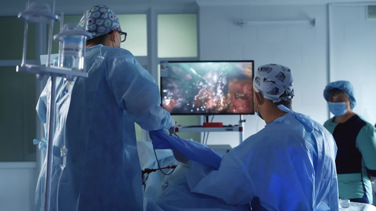 外科医生在手术室工作视频下载
