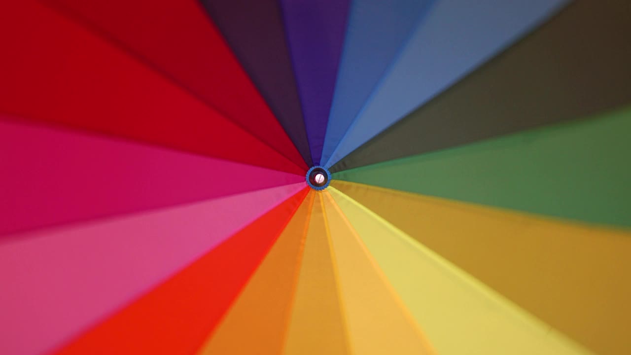 多色彩虹伞旋转视频下载