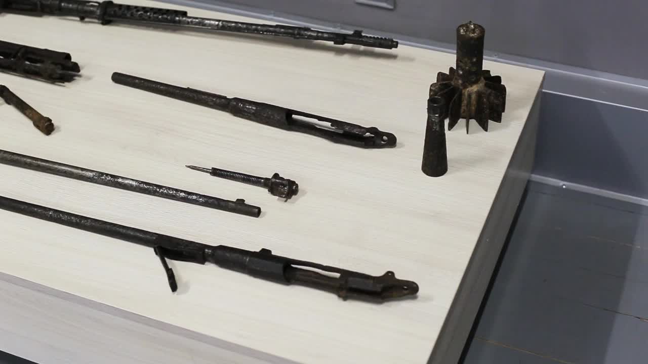 博物馆里有伟大卫国战争武器的历史发现，特写视频下载