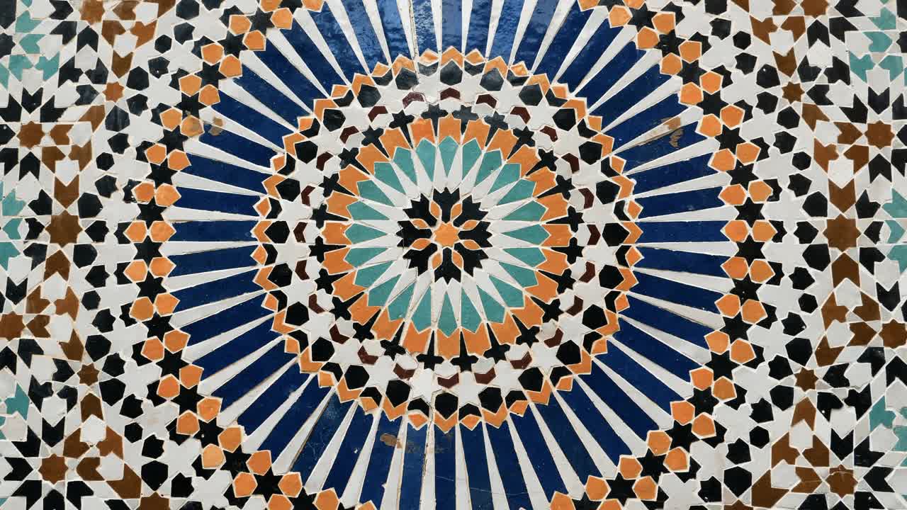 摩洛哥马拉喀什的一个公共喷泉，五颜六色的星形图案是传统的伊斯兰几何设计。由靛蓝，藏红花，薄荷，眼影等天然颜色制成。视频下载
