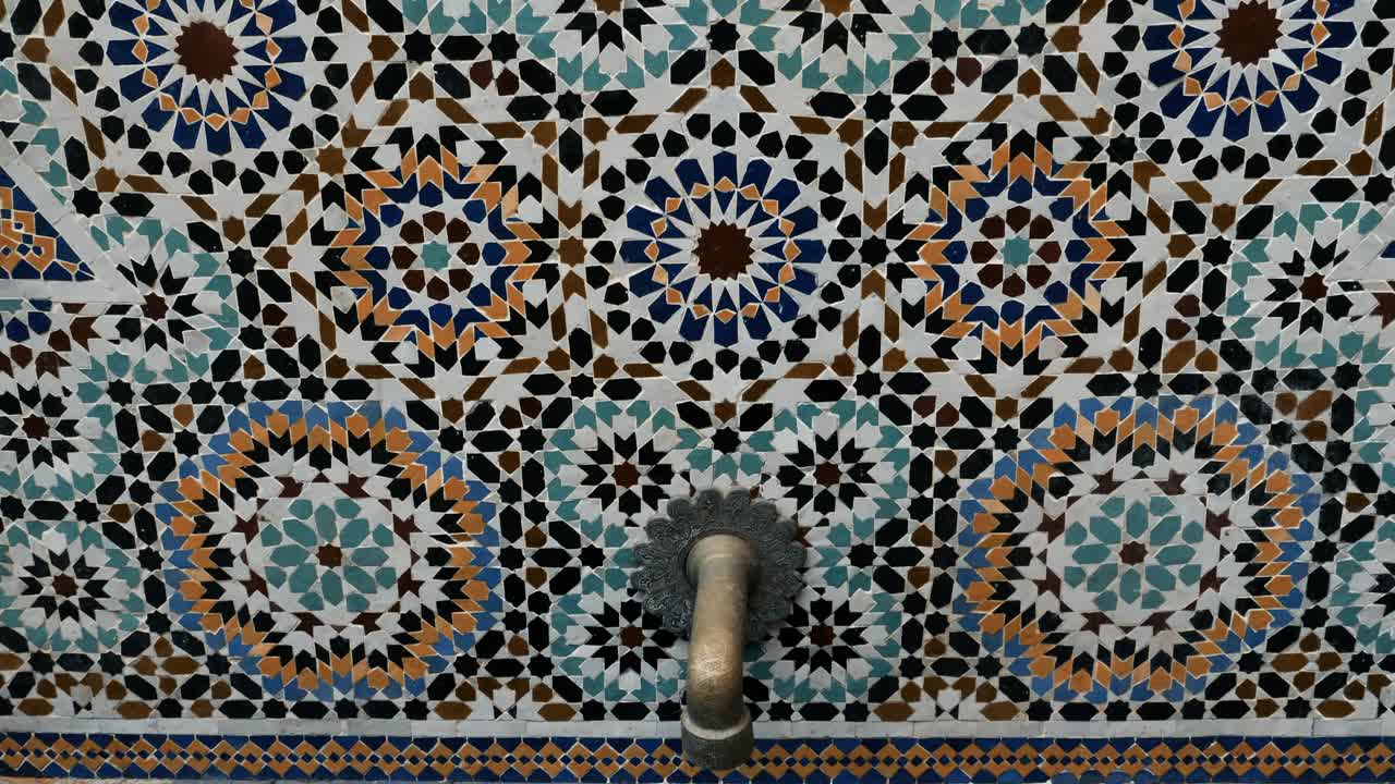 摩洛哥马拉喀什的传统喷泉。视频下载
