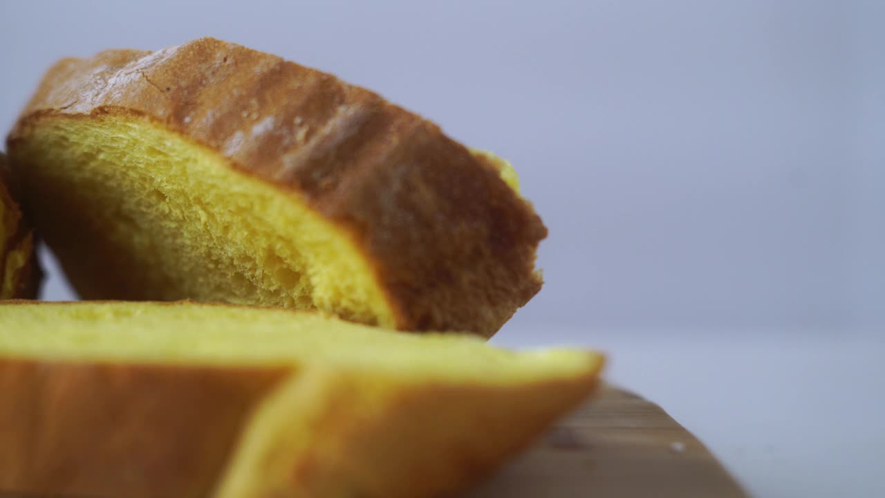 极端近距离滑块新鲜面包的镜头视频下载