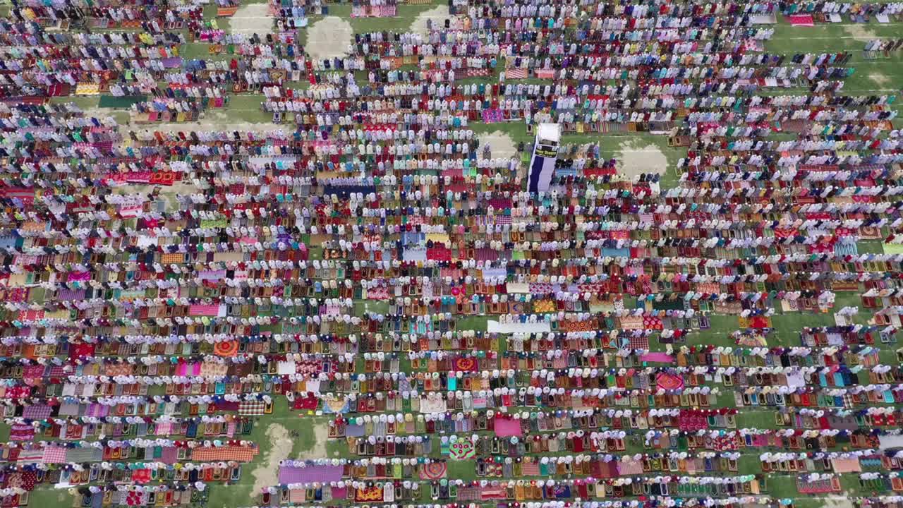 鸟瞰图，人们在第纳杰布尔，Rangpur，孟加拉国。视频下载