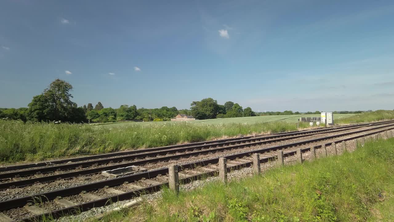 一辆阿贝利奥东米德兰铁路城际子午线客运列车在米德兰干线英格兰。英国视频下载