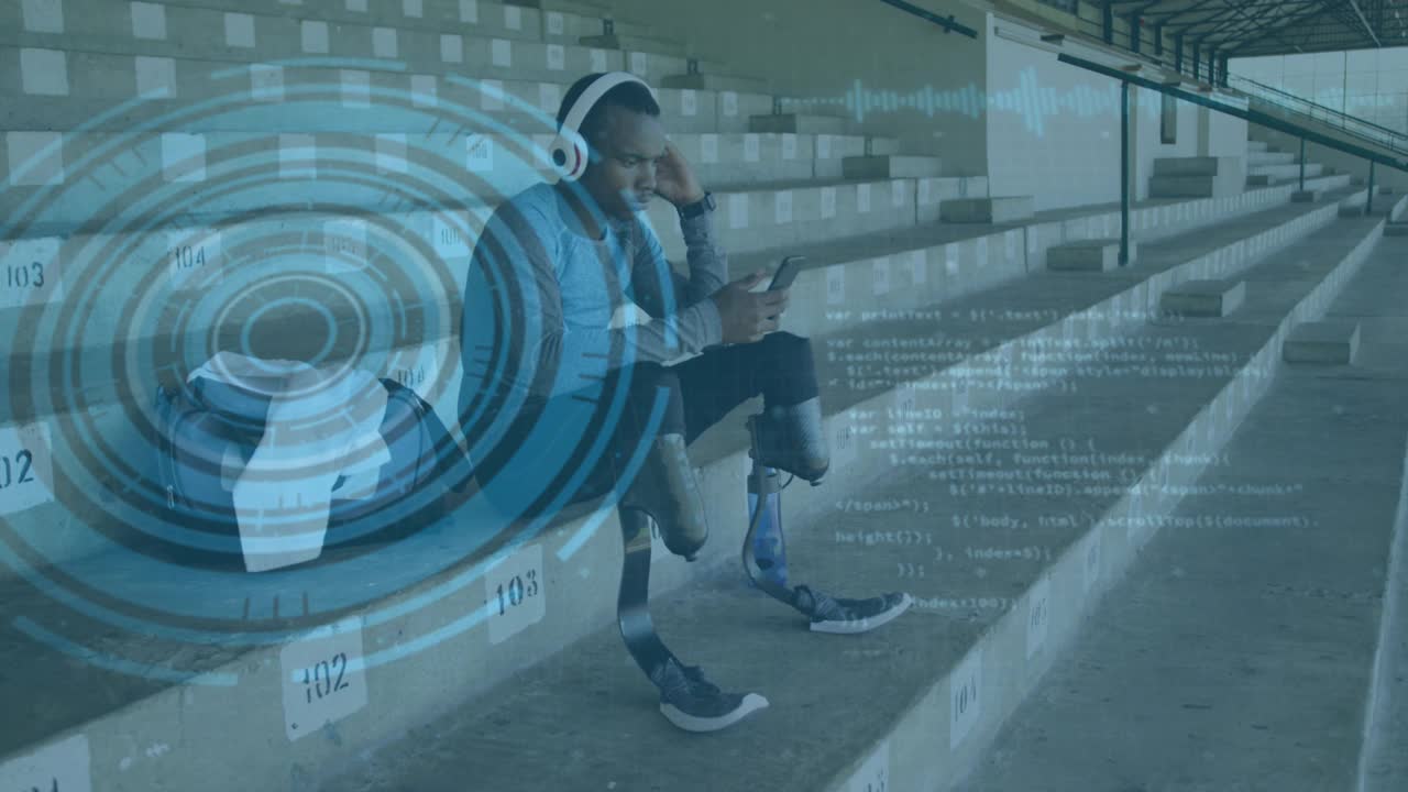残疾男性运动员戴着耳机使用智能手机进行数据处理的动画视频下载