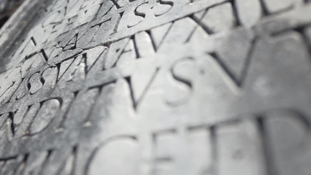 回到古罗马:亚壁古道上的罗马拉丁文字视频素材