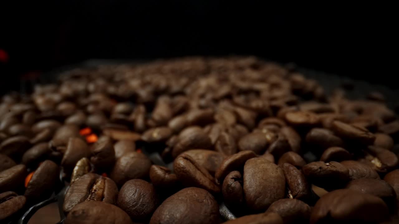 用超慢动作1000帧/秒烘焙新鲜咖啡豆视频下载