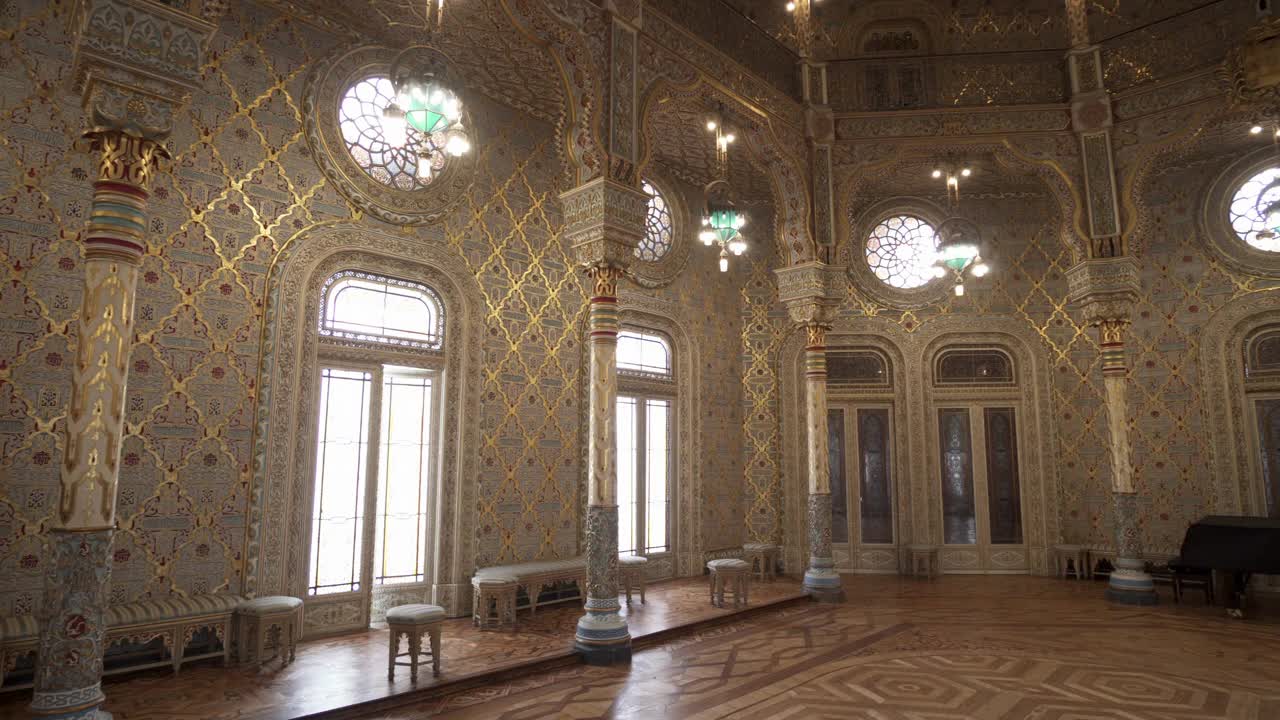 淘金美丽的镜头在著名的Bolsa宫殿-波尔图，葡萄牙视频下载