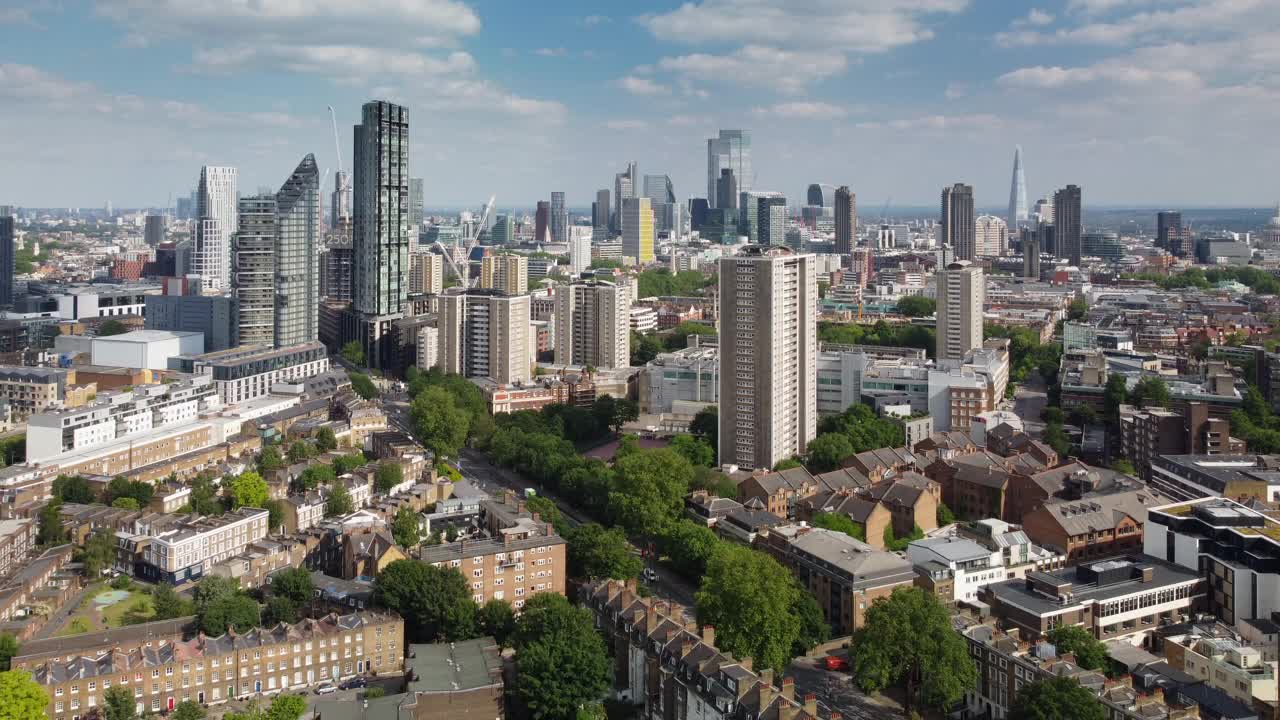 俯瞰伦敦的鸟瞰图，从伊斯灵顿的露台房子往东南看视频下载
