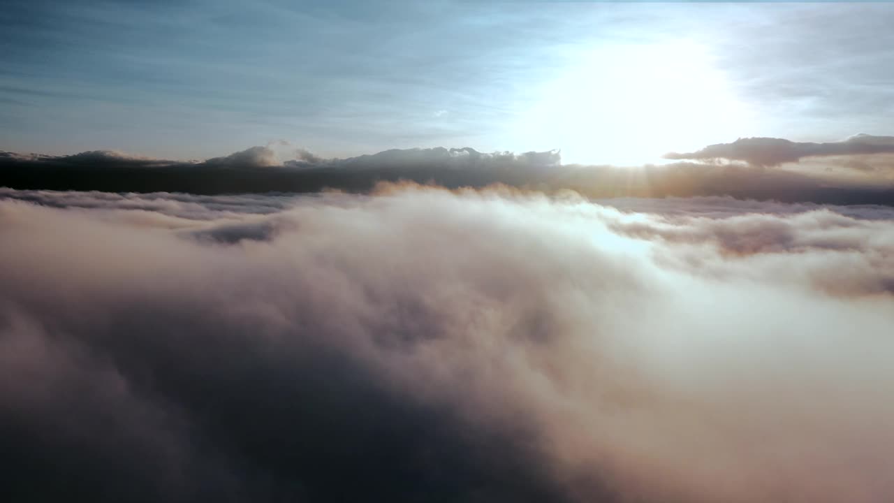 山上的云朵视频素材