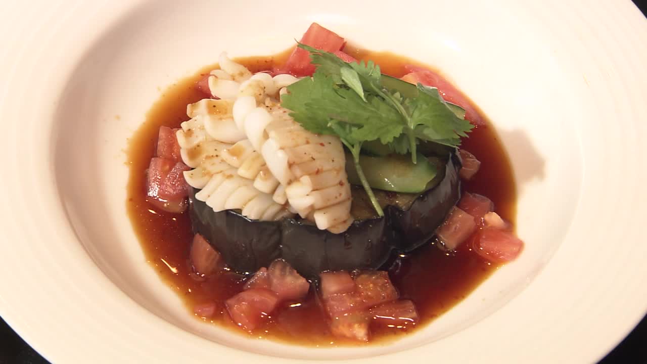 中国菜，鱿鱼茄子，日本视频素材