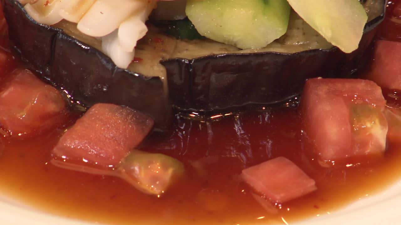 如:中国菜鱿鱼茄子，日本视频素材