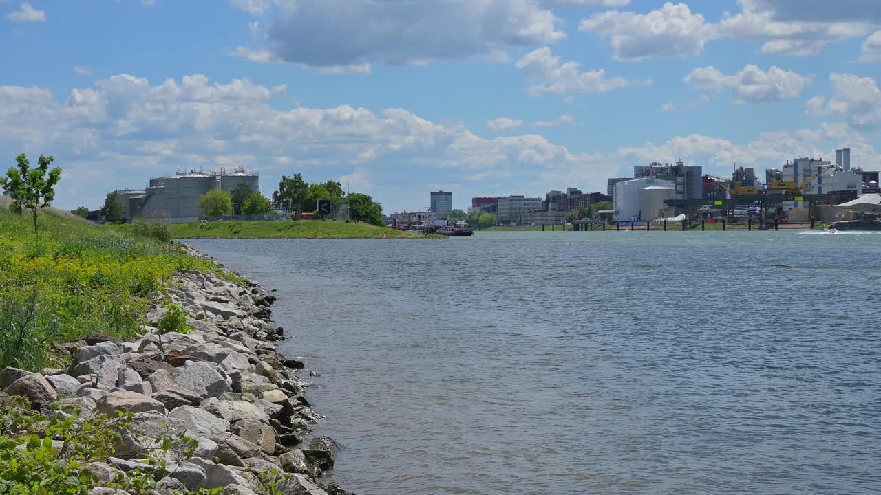 德国莱茵河畔和内卡尔河口的巴斯夫化工厂，位于德国莱茵河畔的路德维希港视频下载