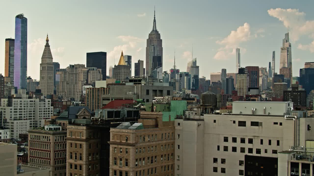 标志性的曼哈顿建筑上升后东村-上升无人机拍摄视频下载