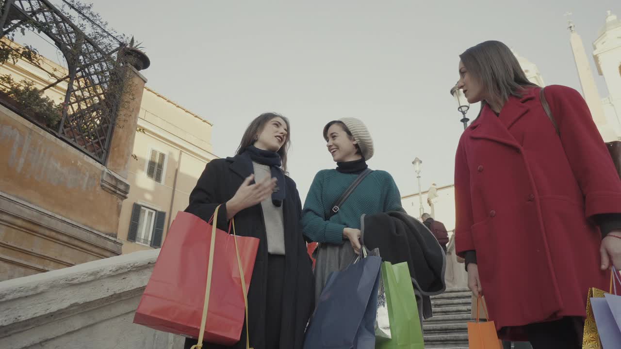 意大利罗马，妇女们在圣诞节期间购物视频下载