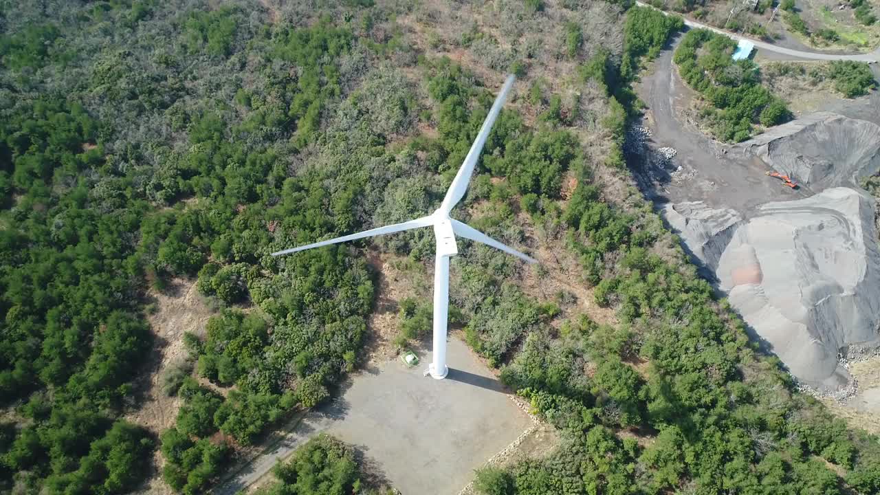 风力涡轮机/韩国济州岛视频素材