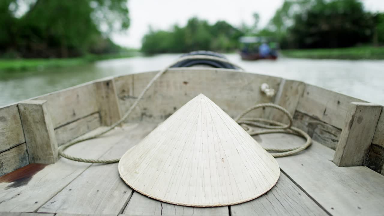 观圆锥帽舢板旅游船湄公河越南视频下载