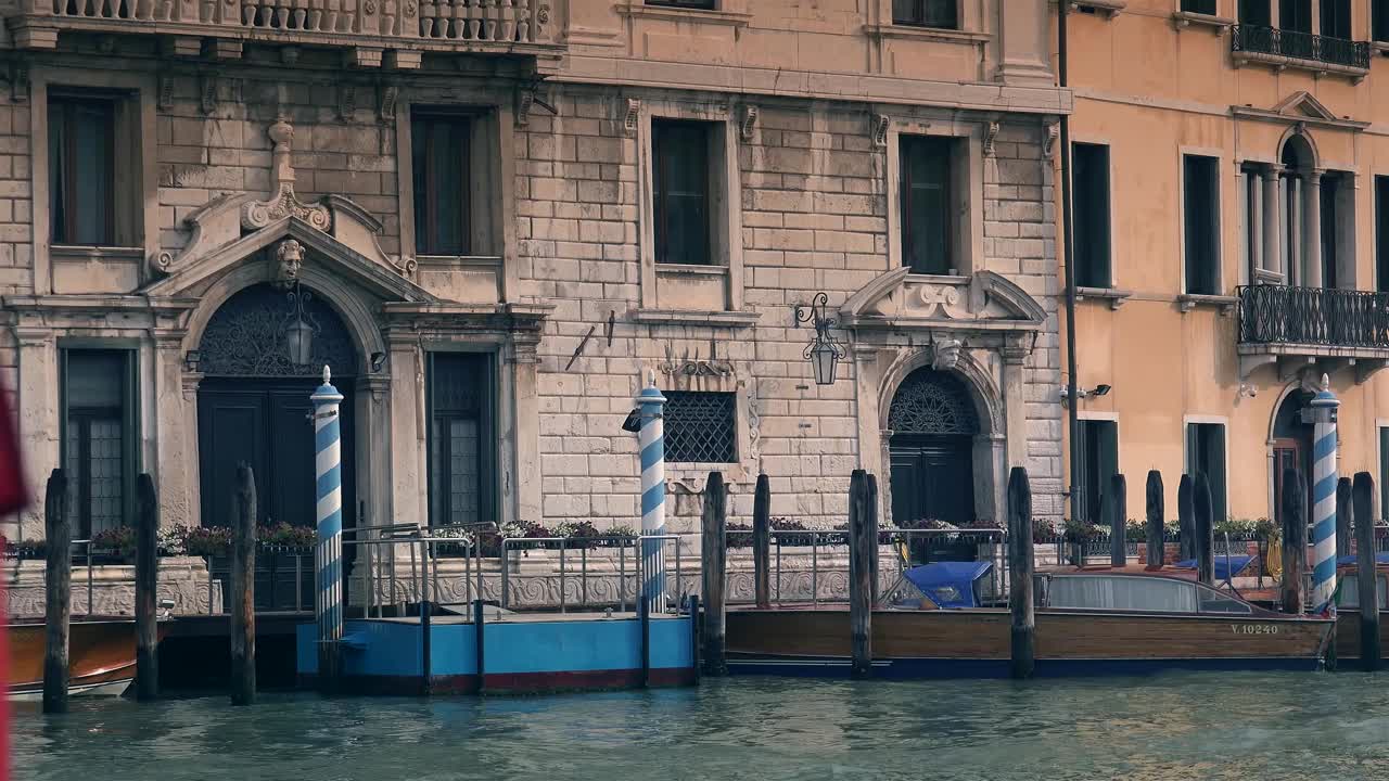 意大利威尼斯大运河，模糊的标志和面孔视频下载