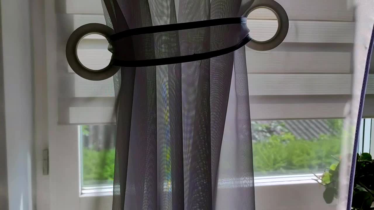 家庭窗帘，由柔软的豪华织物制成，家居装饰和室内设计视频下载