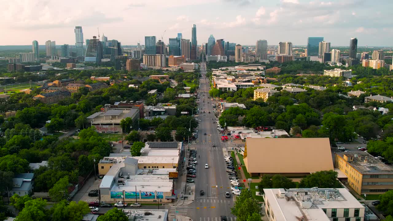 日落现代城市景观奥斯汀德克萨斯州美国在黄金时间视频素材
