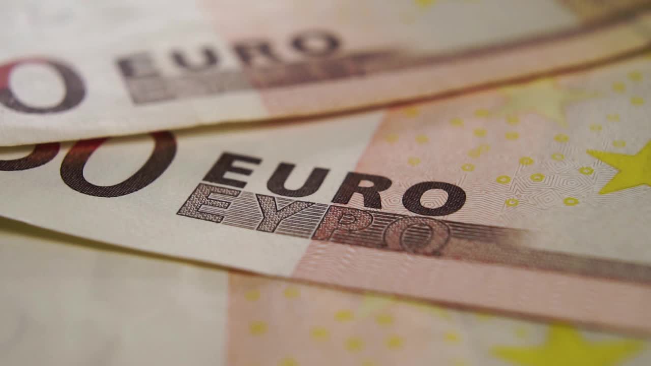 50欧元钞票的细节。特写货币文本符号视频下载