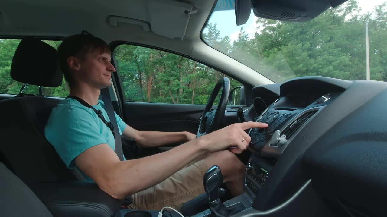 司机开始慢动作驾驶视频下载