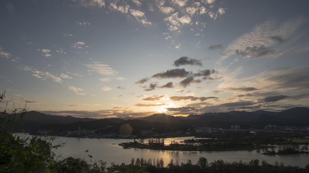 京畿加平郡慈罗津岛的日落视频素材