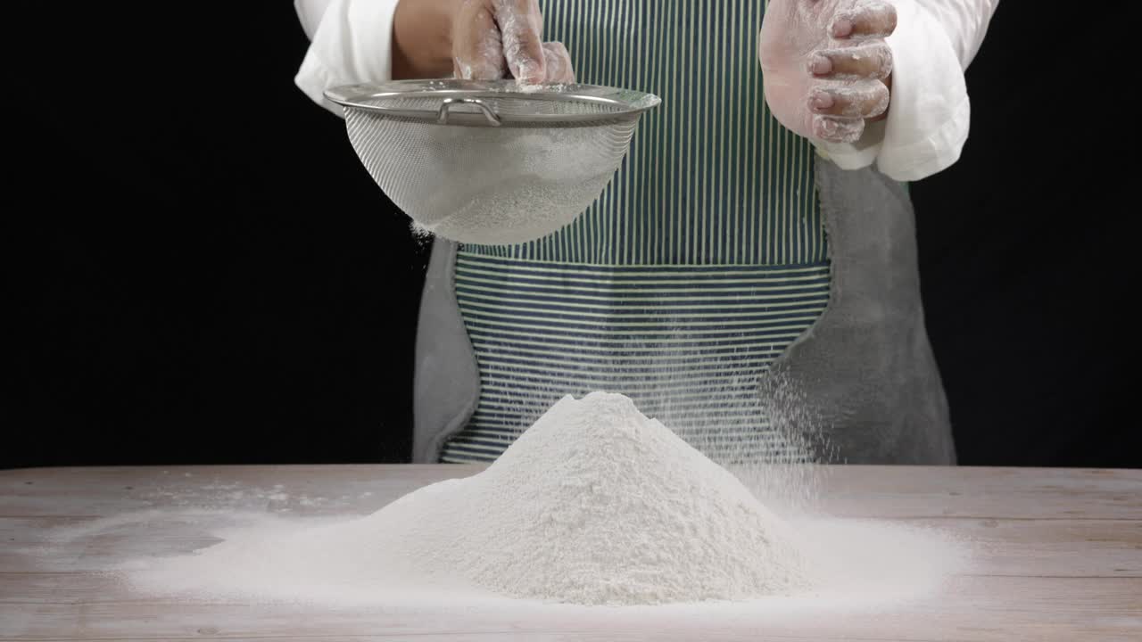 筛面粉，烘焙准备视频素材