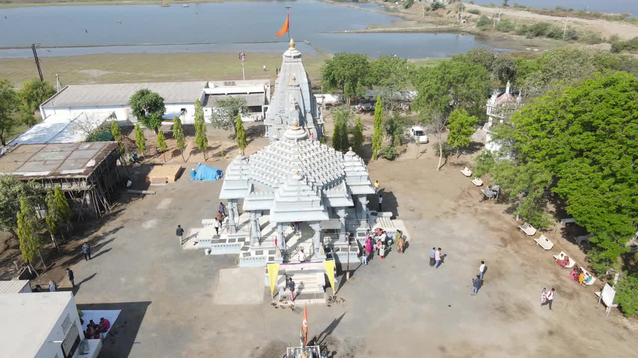 帕迪的斯瓦米纳拉扬神庙的航拍视频下载