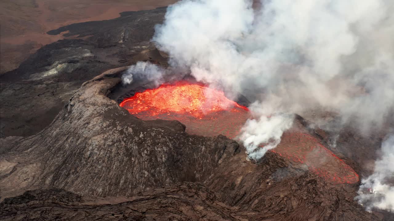 冰岛Fagradalsfjall火山喷发4K实时视频片段视频素材