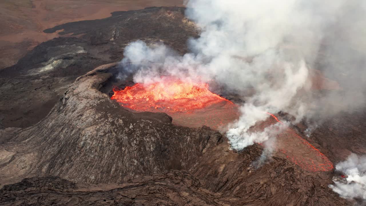 冰岛爆发fagradalsjall火山4K空中视频视频素材