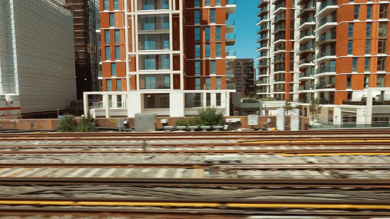 英国伦敦市中心的火车旅行乘客观视频素材